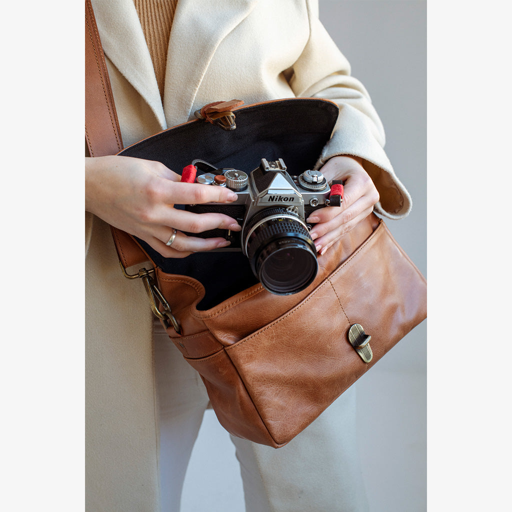 París tanned Leather Camera Bag